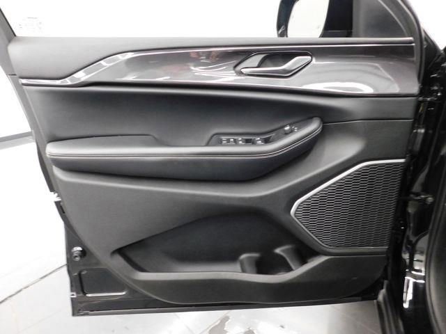 Used 2022 Jeep Grand Cherokee L Laredo image 19