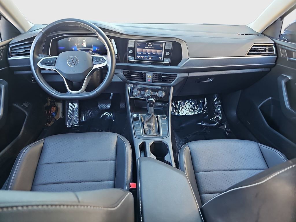 Used 2024 Volkswagen Jetta SE image 19