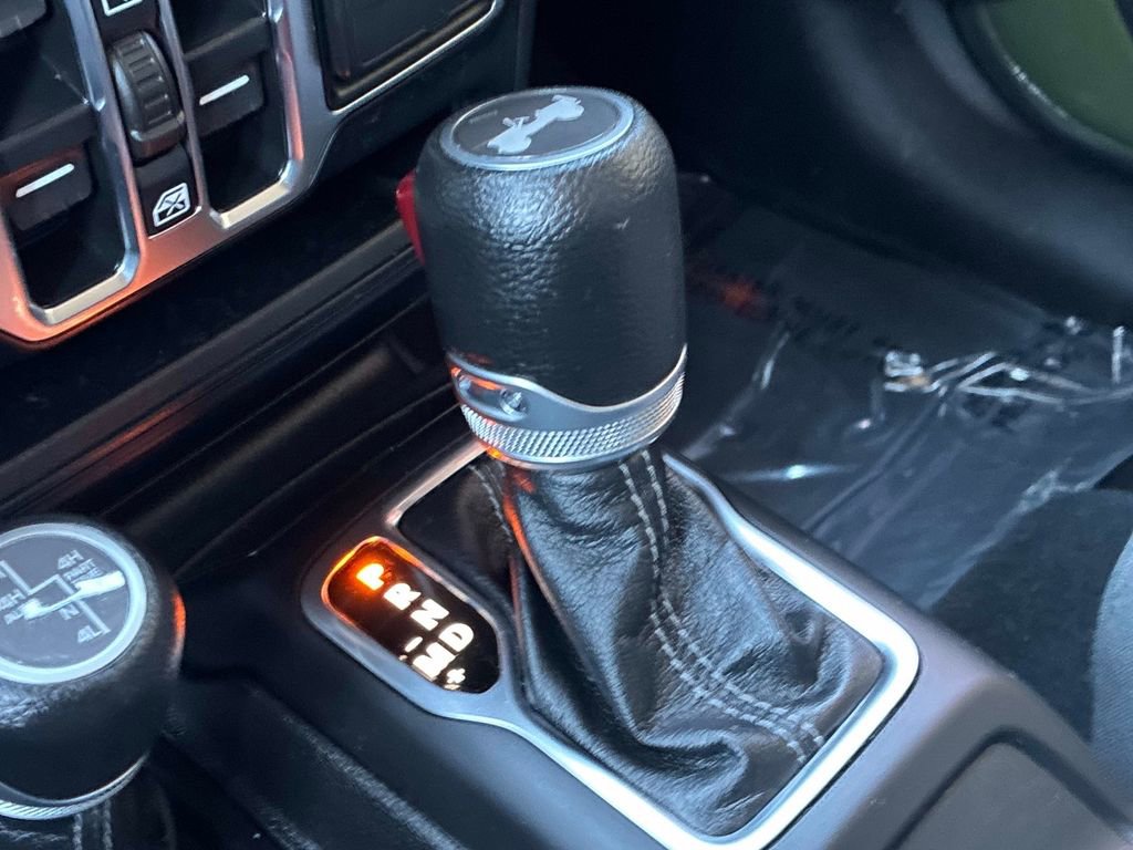 Used 2024 Jeep Wrangler Unlimited w/ Convenience Group image 28