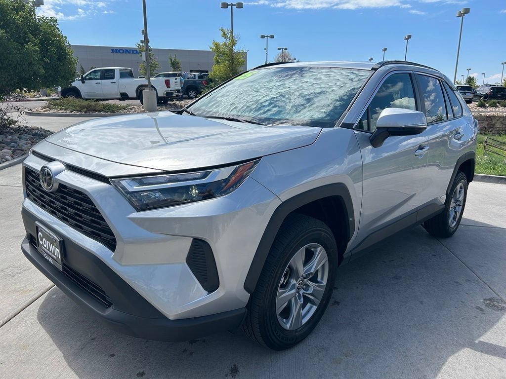 Used 2025 Toyota RAV4 XLE AWD/4WD image 3