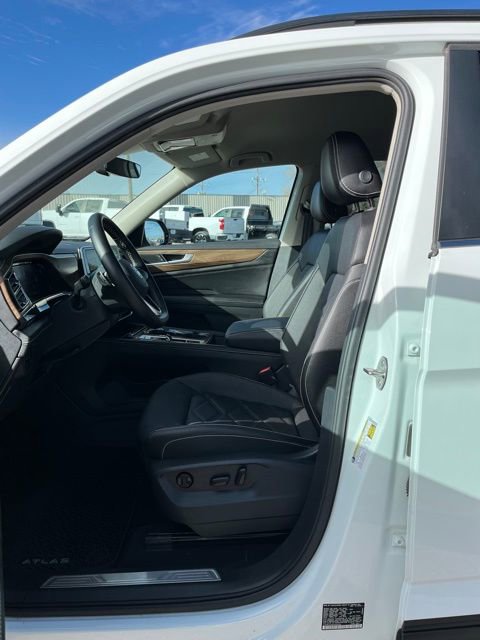 Used 2025 Volkswagen Atlas SE image 26