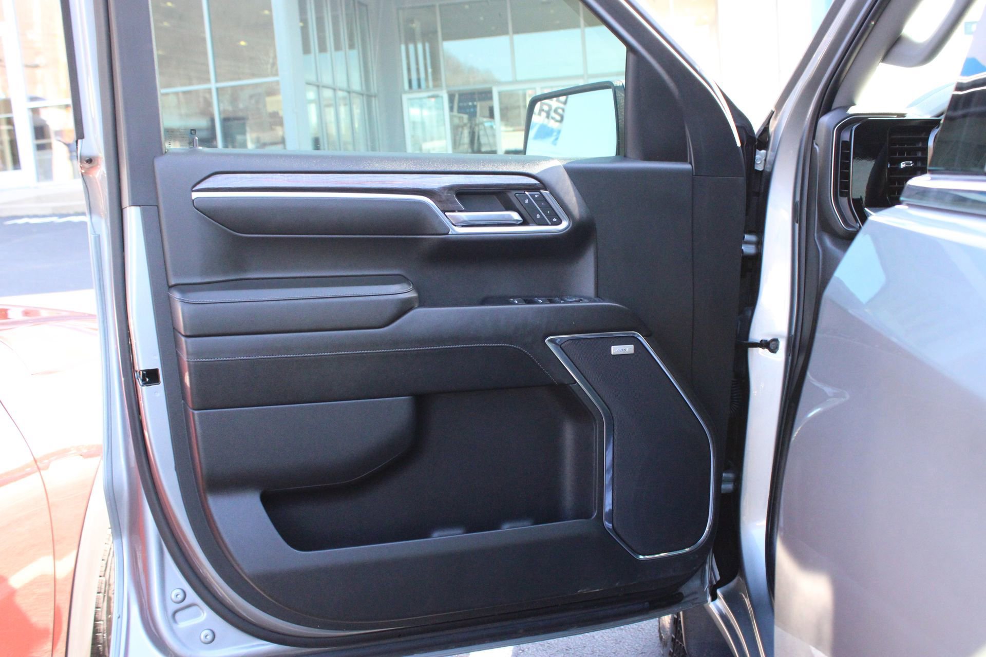 Used 2024 Chevrolet Silverado 1500 LTZ image 8