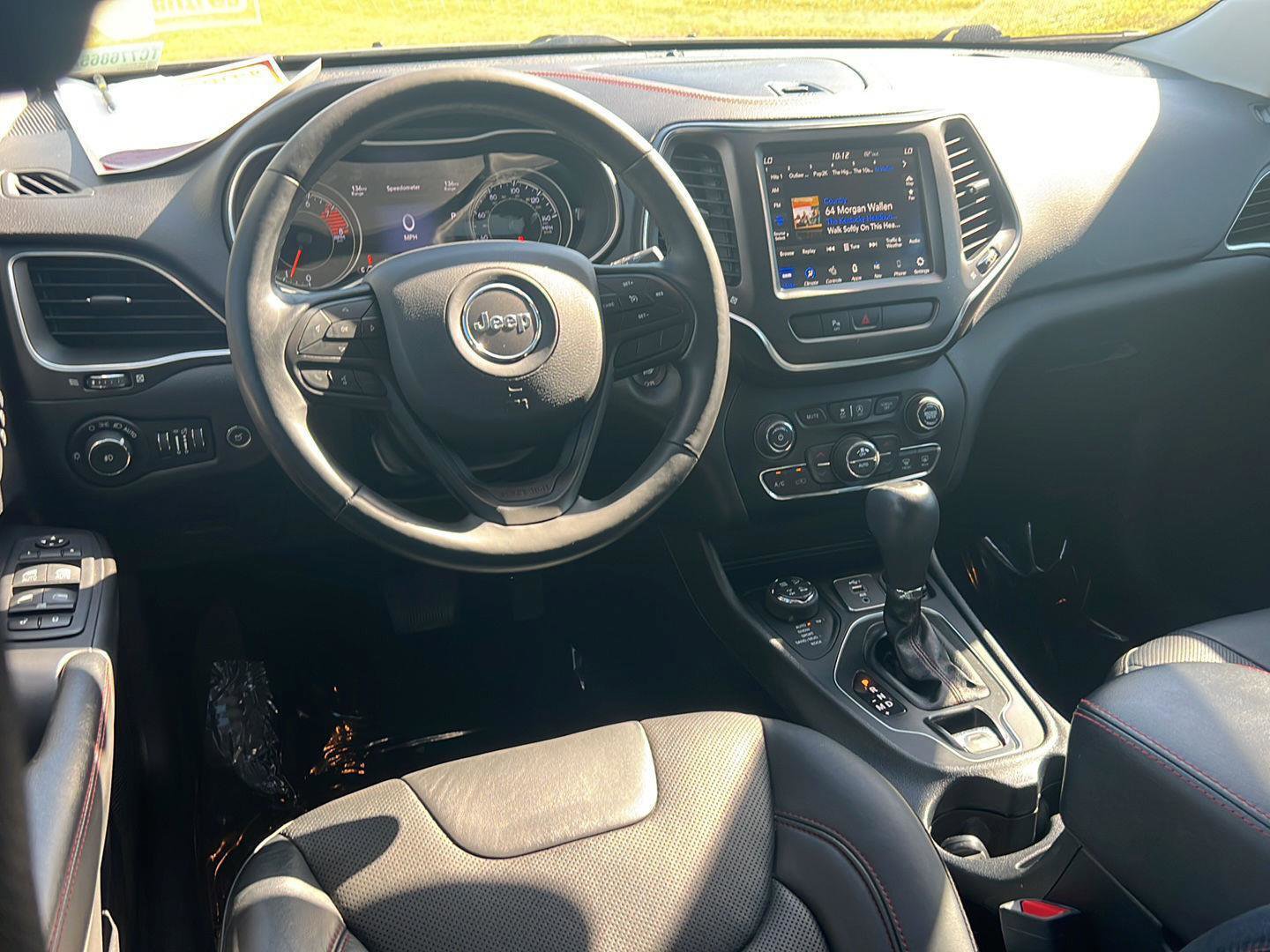 Used 2020 Jeep Cherokee Trailhawk AWD/4WD image 17