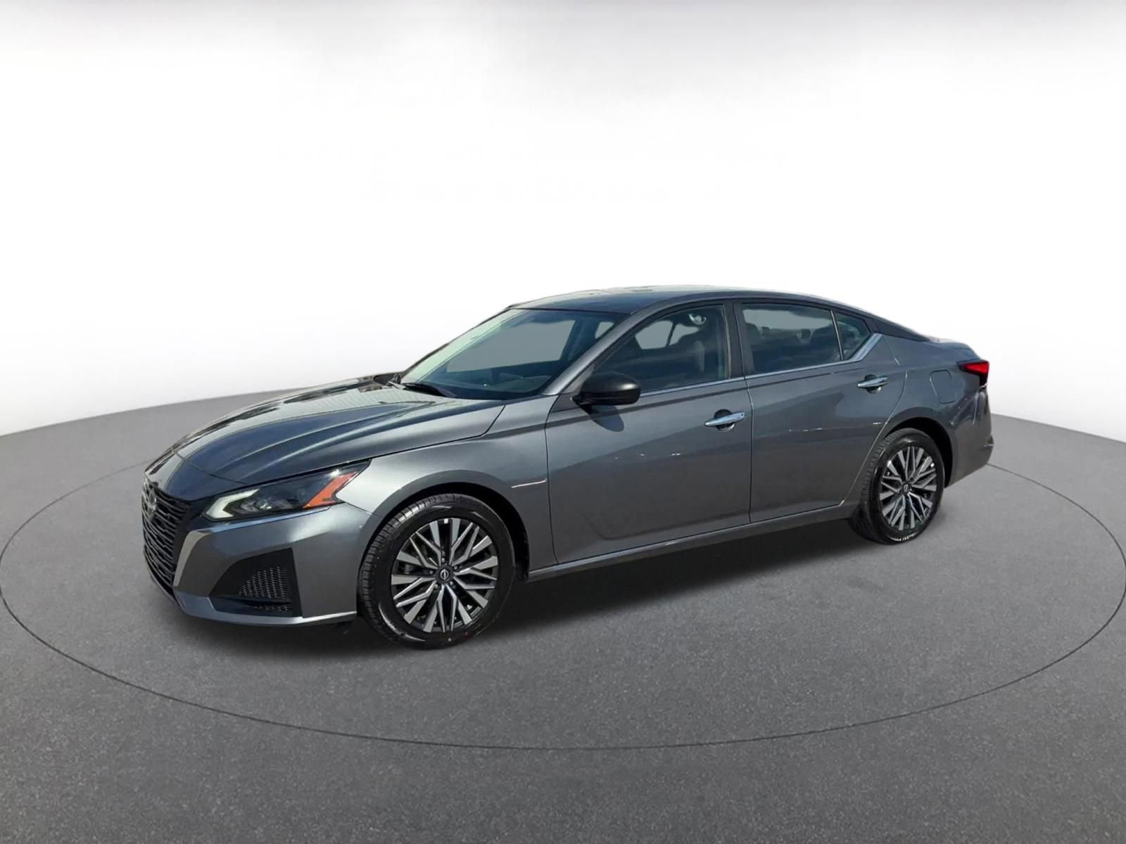 Used 2025 Nissan Altima 2.5 SV FWD image 8
