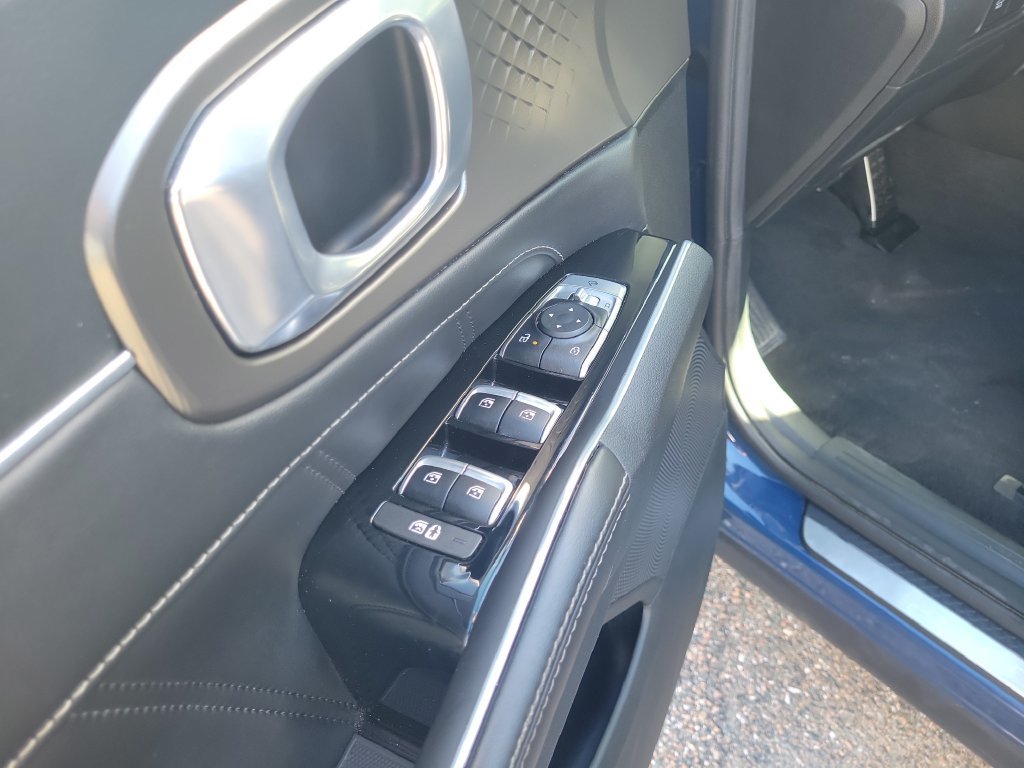 Used 2024 Kia Sorento SX FWD image 17