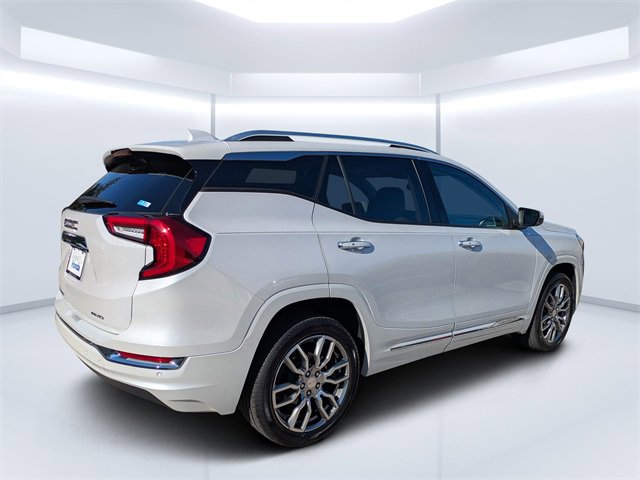 Used 2023 GMC Terrain Denali image 3