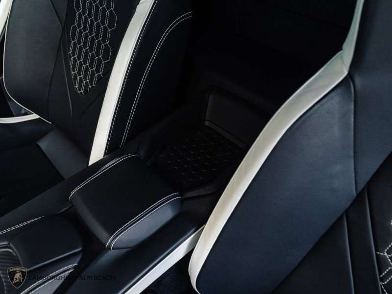 Used 2024 Lamborghini Revuelto image 35