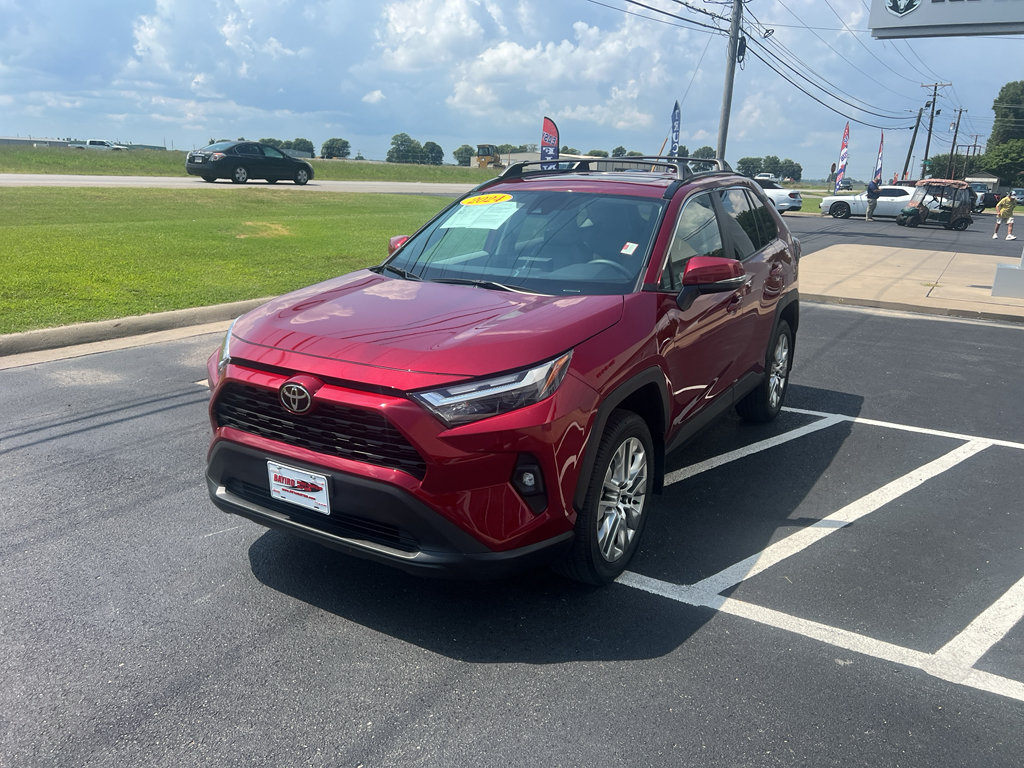 Used 2024 Toyota RAV4 XLE Premium FWD image 4