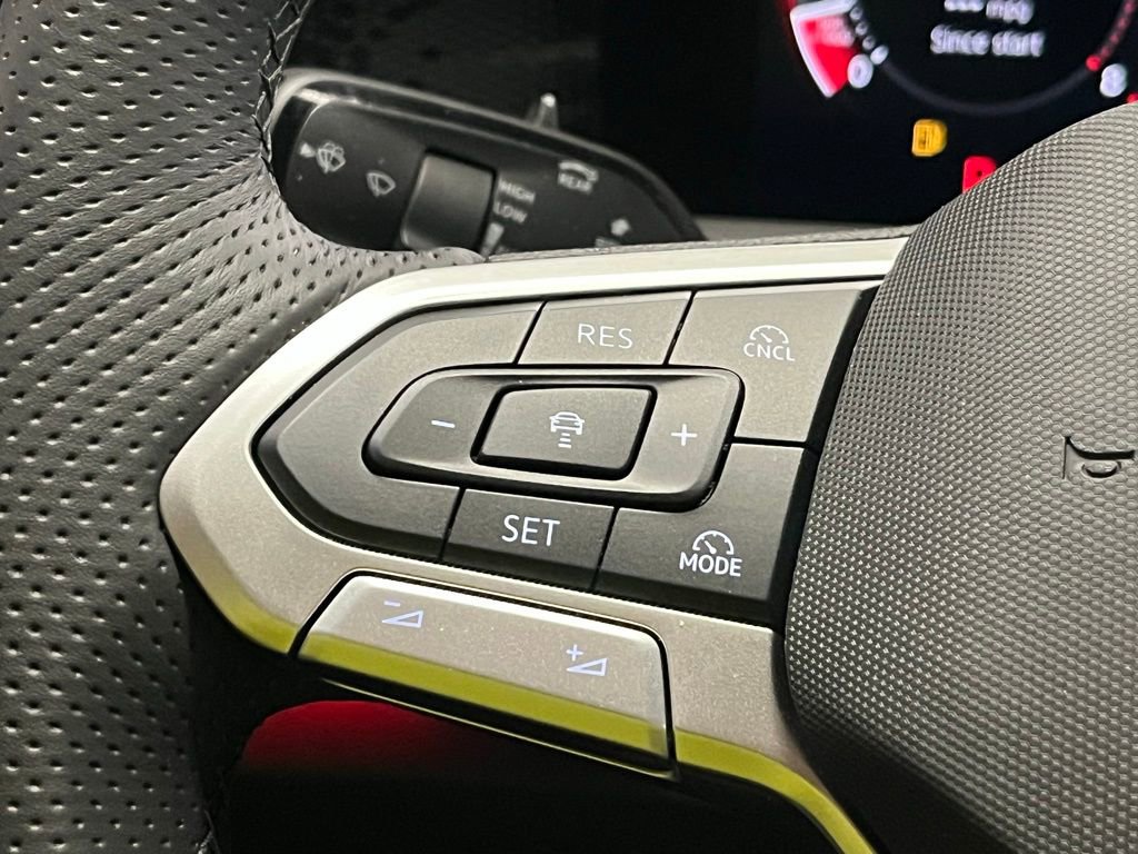 New 2025 Volkswagen Tiguan SE R-Line image 27