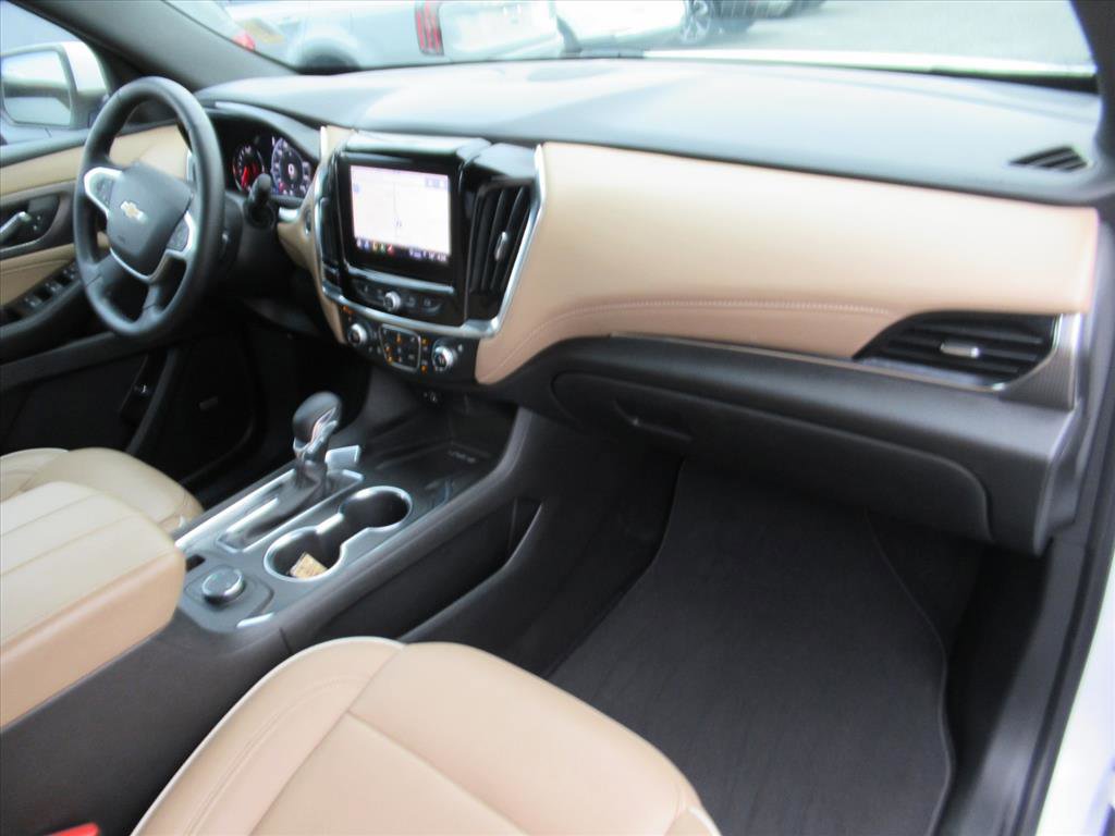 Used 2023 Chevrolet Traverse Premier image 11