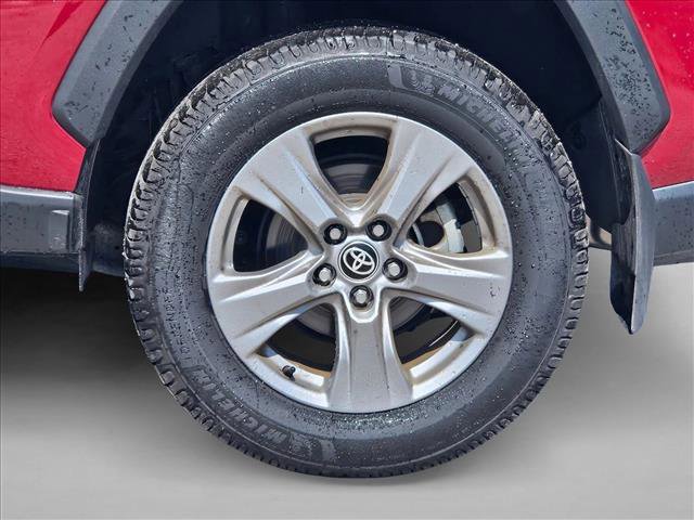 Used 2024 Toyota RAV4 XLE w/ Convenience Package image 4