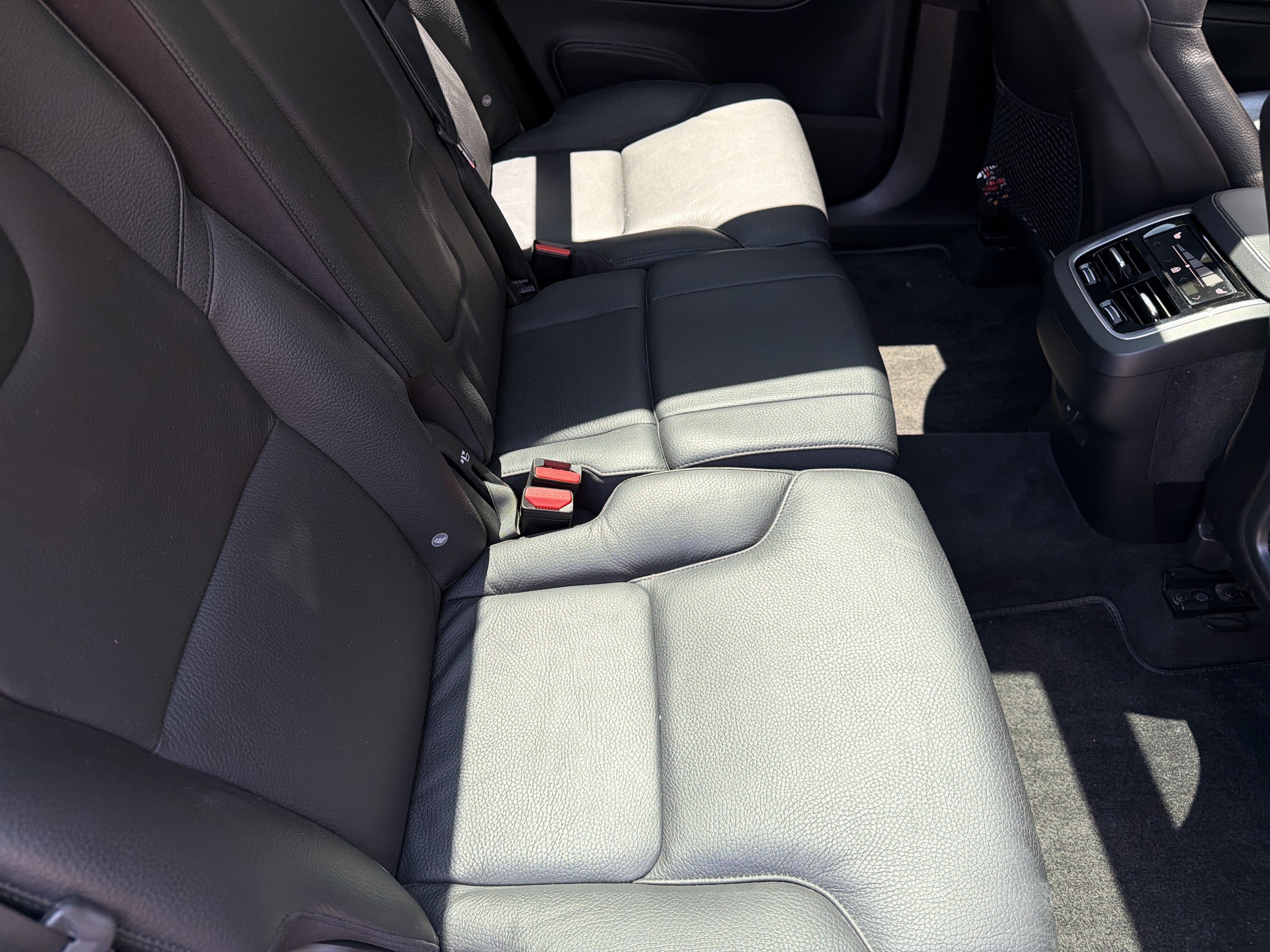 Used 2023 Volvo XC90 B6 Plus AWD/4WD image 35