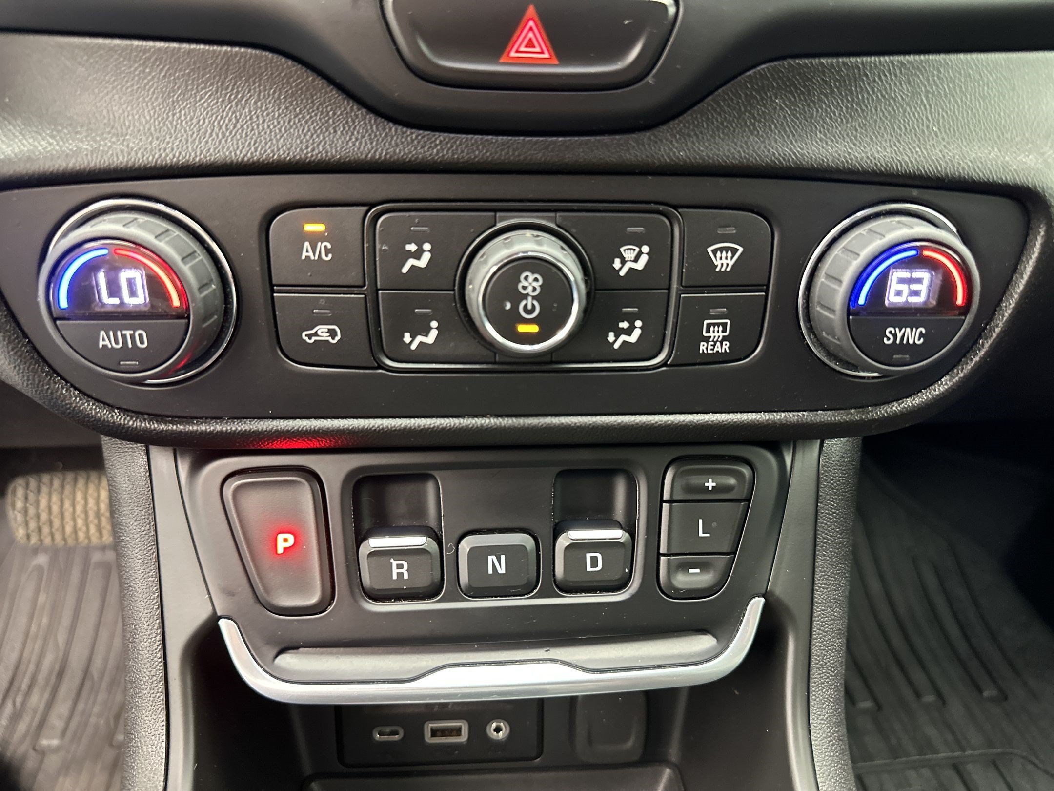 Certified 2019 GMC Terrain SLT w/ Preferred Package AWD/4WD image 17