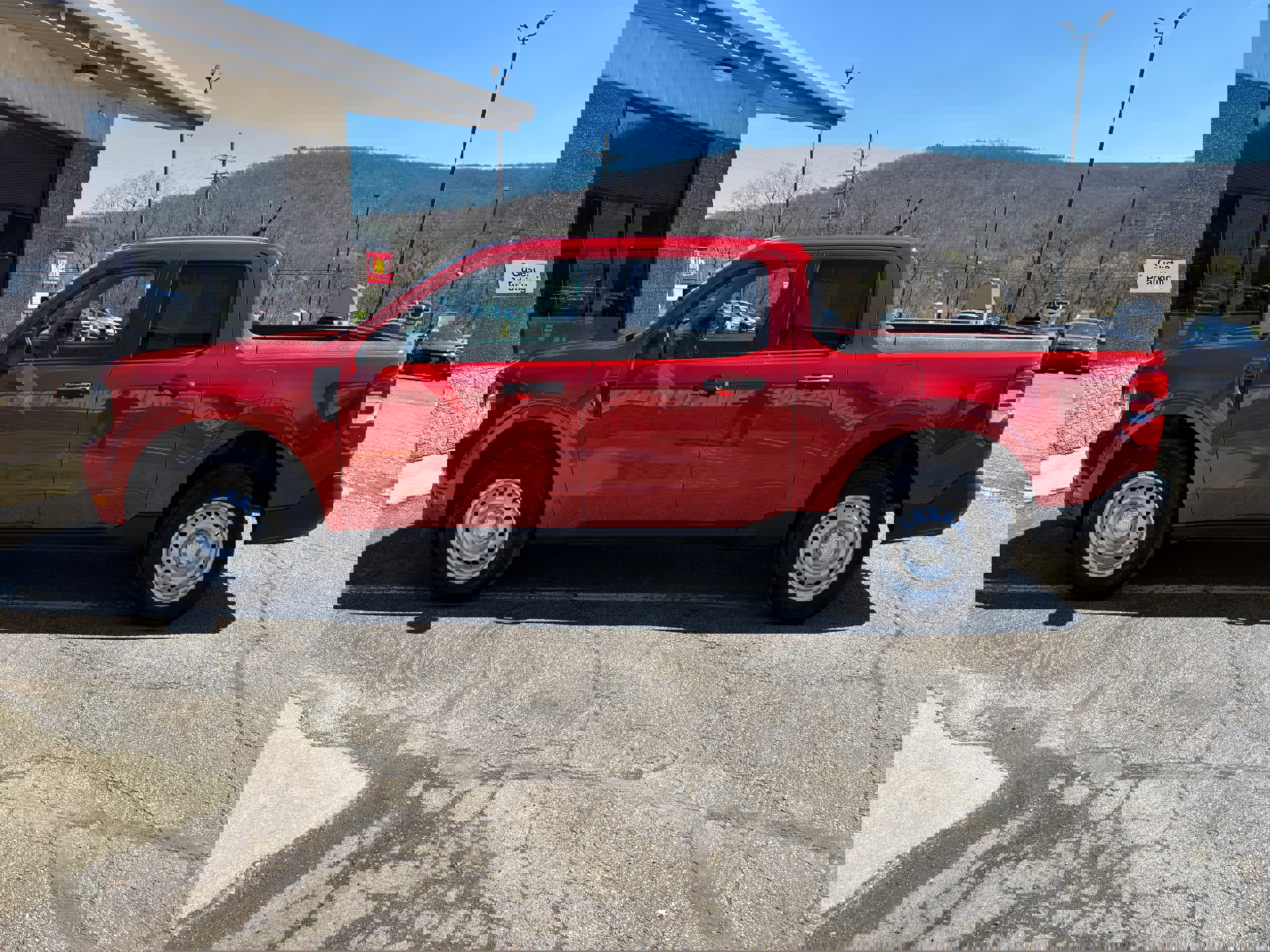 Used 2024 Ford Maverick XL image 3