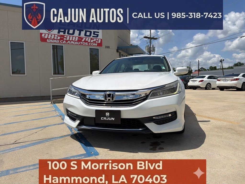 Used 2017 Honda Accord Touring image 2
