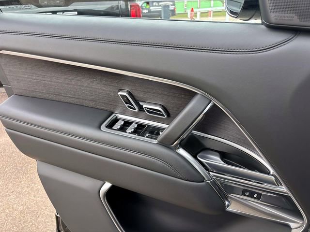 Used 2024 Land Rover Range Rover SE AWD/4WD image 18