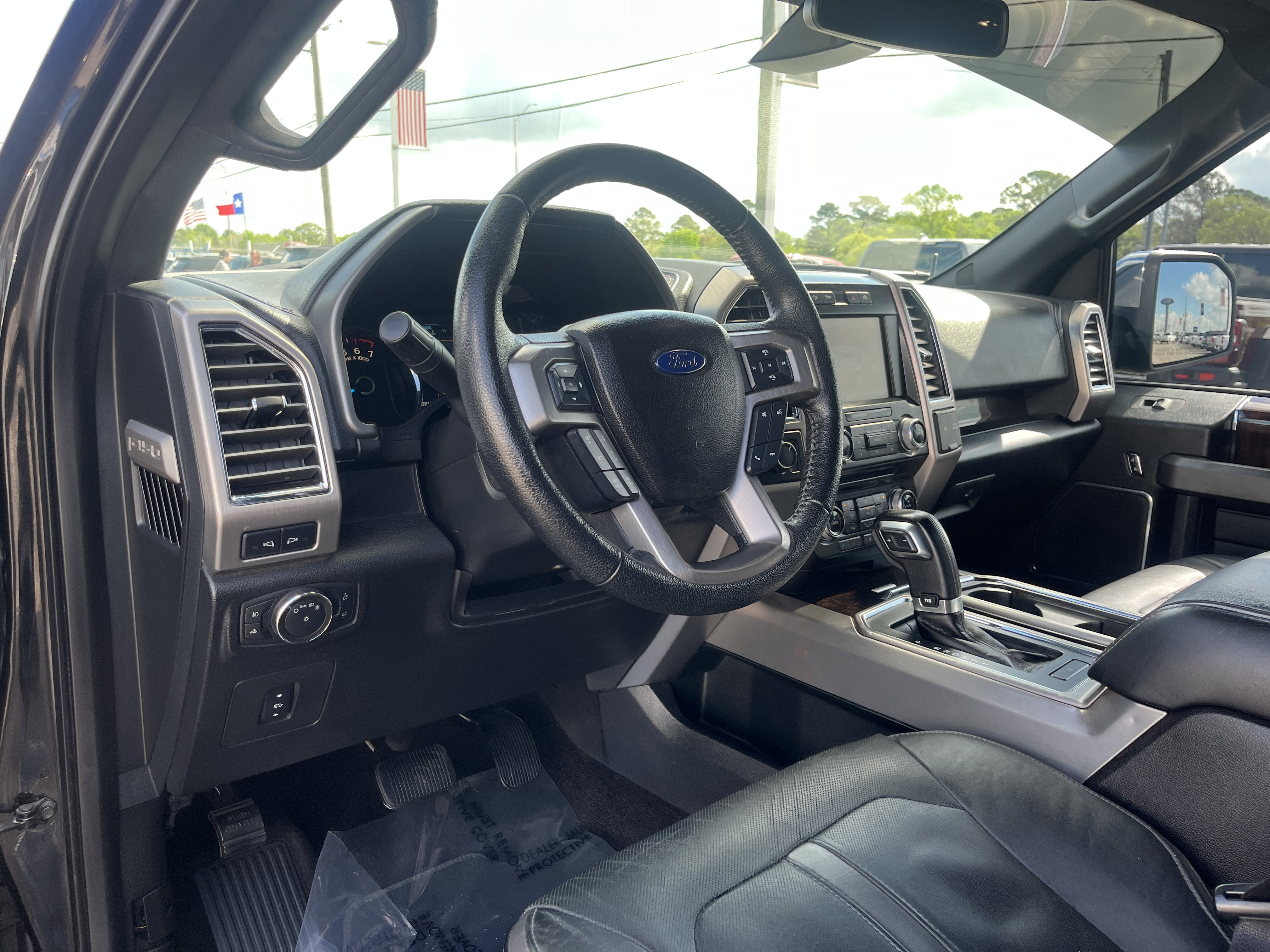 Used 2015 Ford F150 Platinum w/ Equipment Group 701A Luxury AWD/4WD image 13