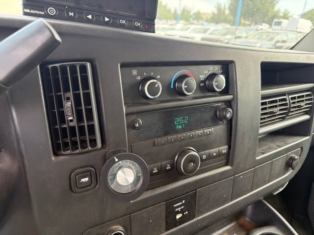 Used 2013 Chevrolet Express 4500 RWD image 18