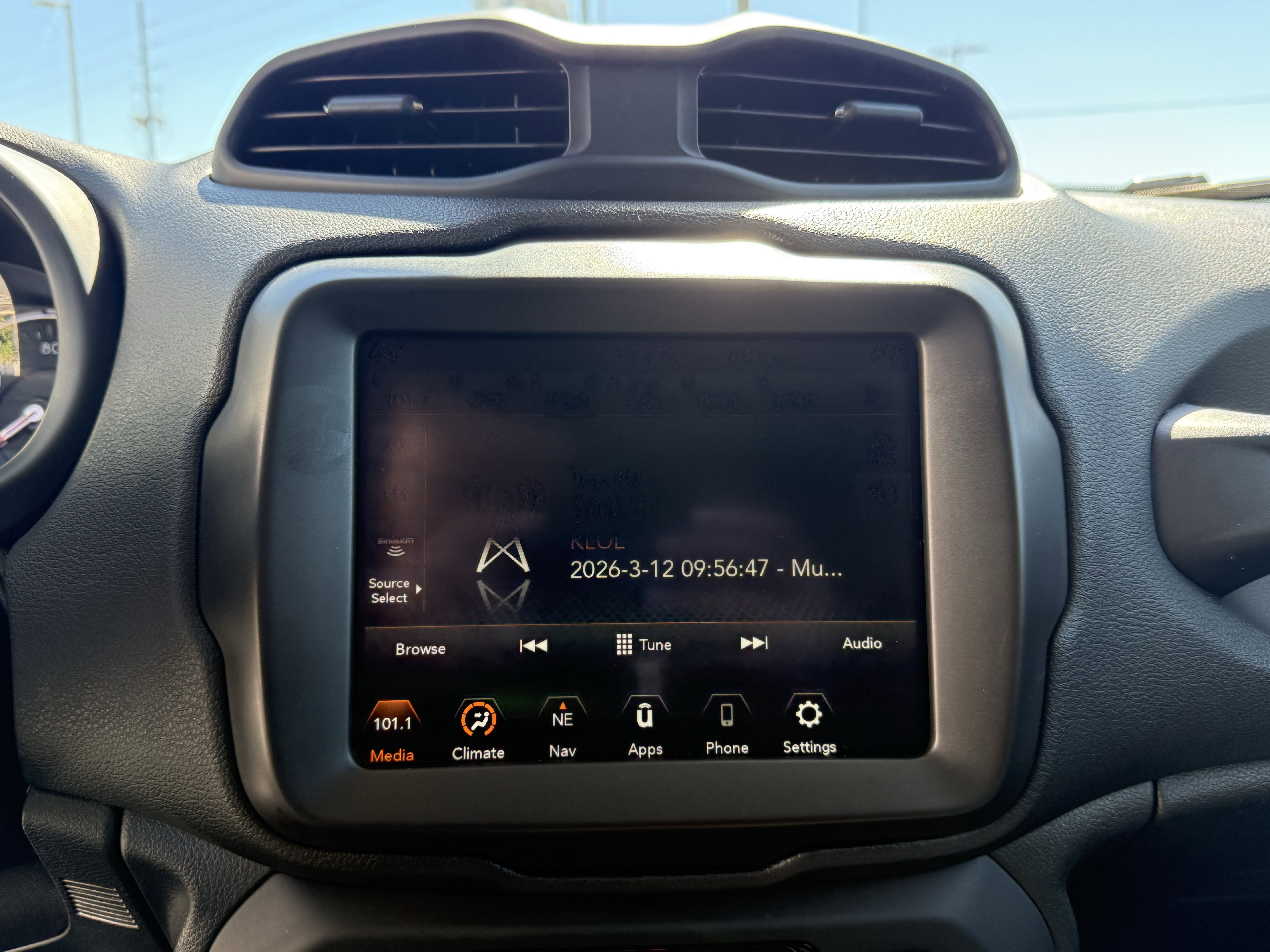 Used 2023 Jeep Renegade Latitude AWD/4WD image 22