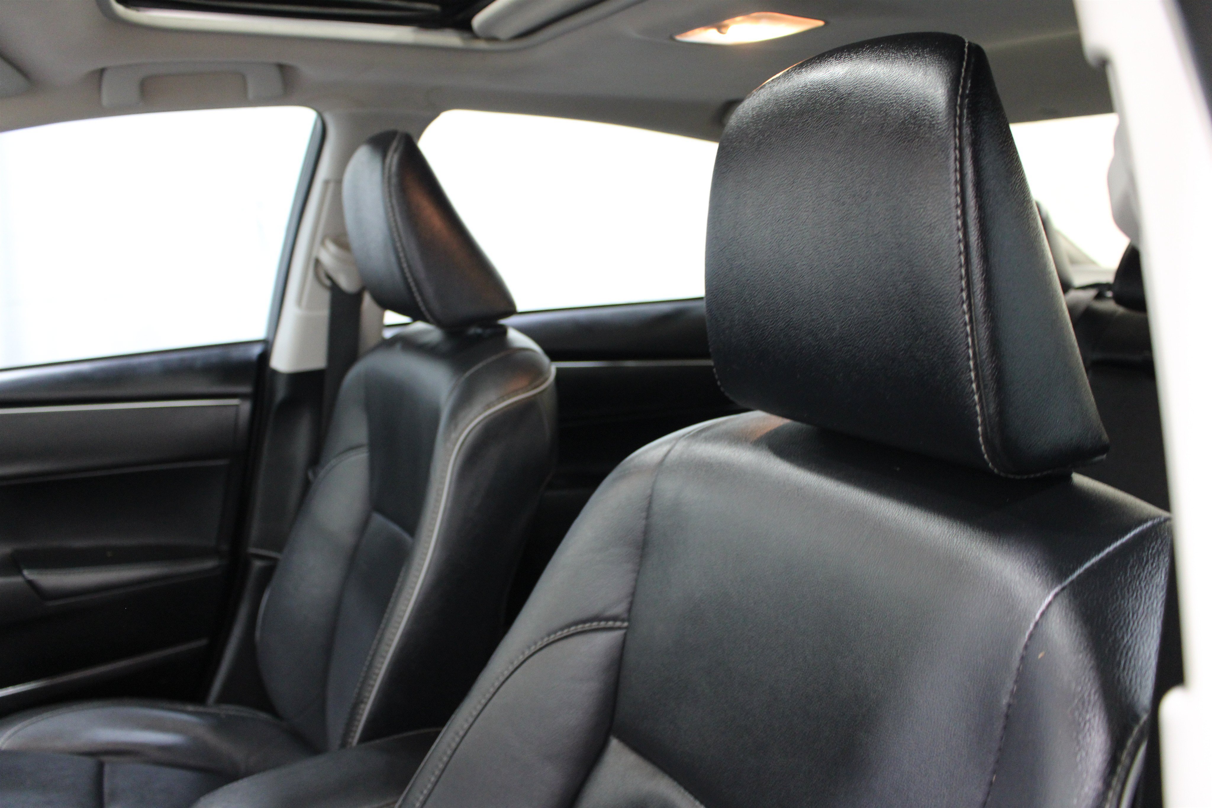 Used 2018 Toyota Corolla XLE FWD image 4