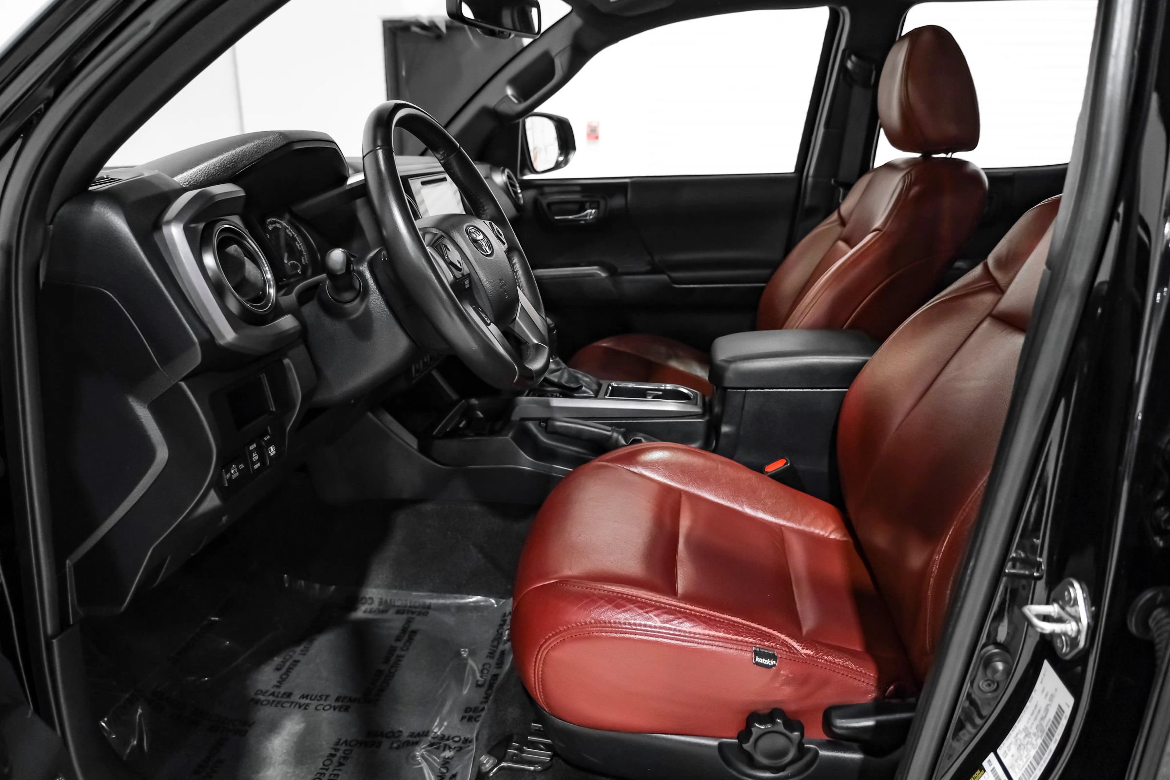 Used 2017 Toyota Tacoma TRD Sport w/ Premium & Technology Package AWD/4WD image 30