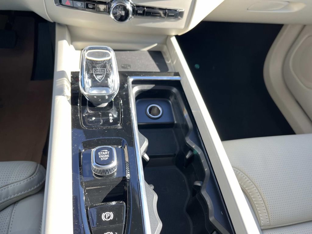 New 2026 Volvo XC60 B5 Ultra w/ Climate Package image 31