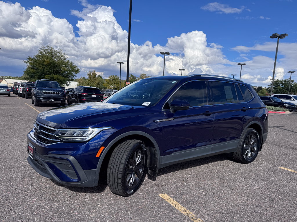 Used 2022 Volkswagen Tiguan SE w/ Panoramic Sunroof Package AWD/4WD image 4