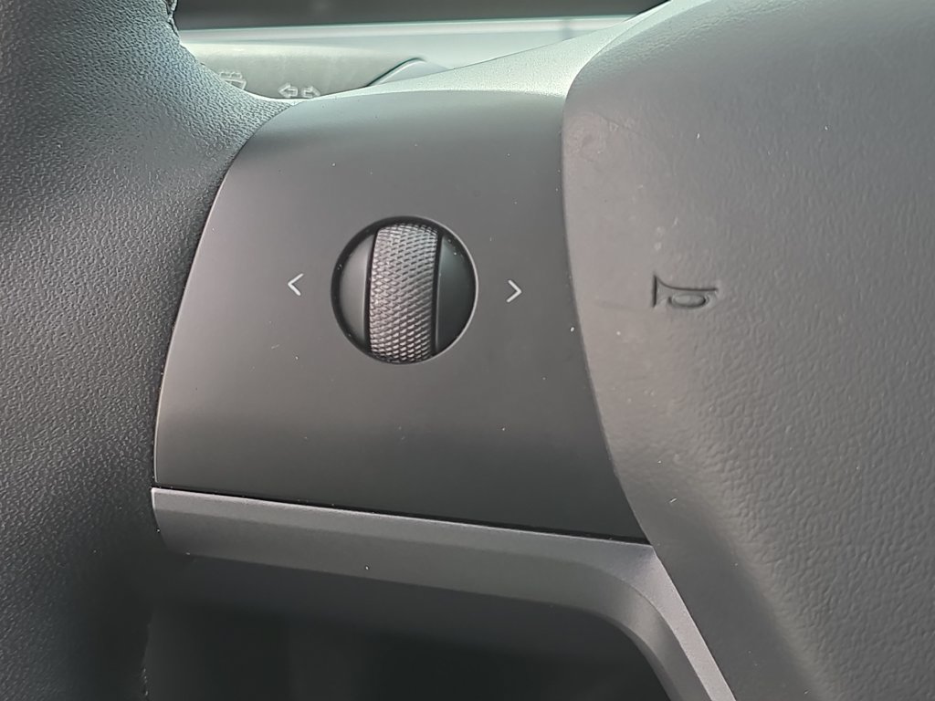 Used 2025 Tesla Model Y Performance AWD/4WD image 9