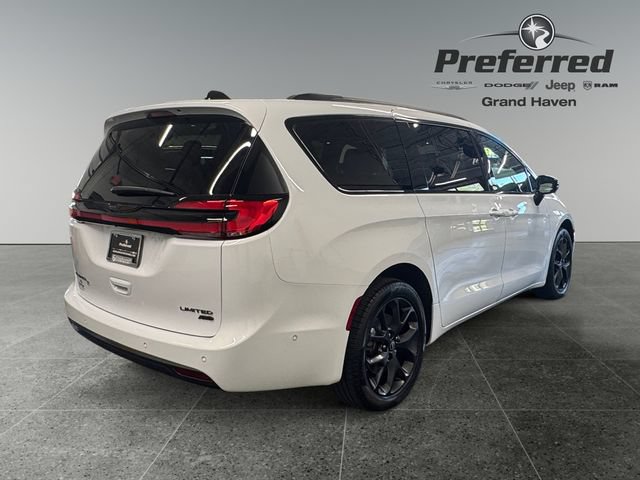 Used 2025 Chrysler Pacifica Limited AWD/4WD image 19