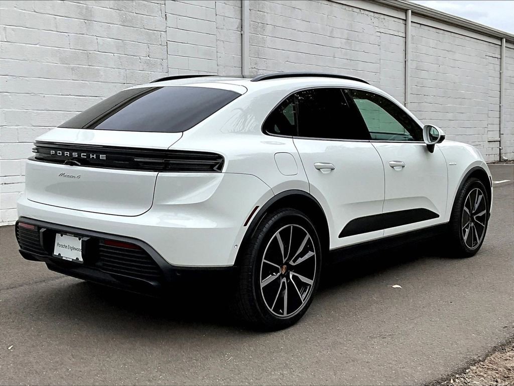 Used 2025 Porsche Macan 4 Electric image 17
