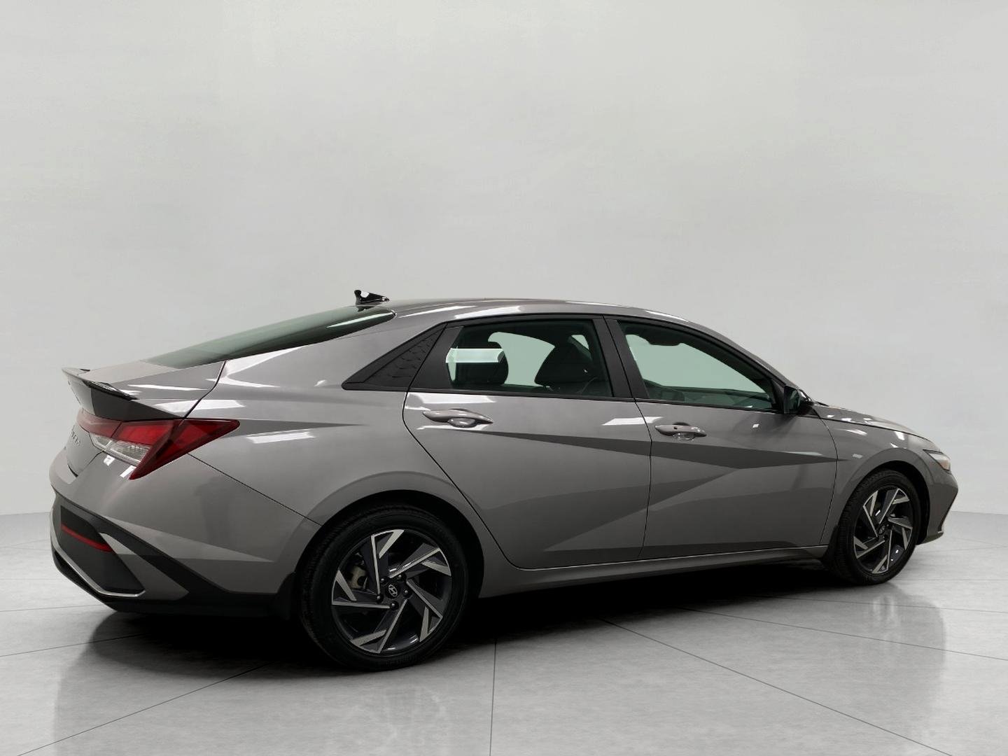 Certified 2025 Hyundai Elantra Sport FWD image 2