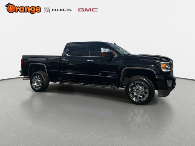Used 2019 GMC Sierra 2500 Denali w/ Duramax Plus Package AWD/4WD image 2