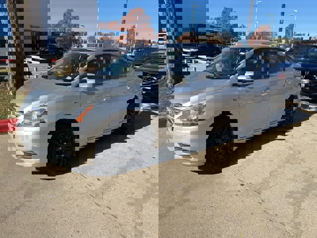 Used 2013 Nissan Sentra SV image 2