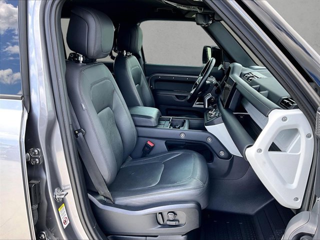 Used 2024 Land Rover Defender 110 SE image 9