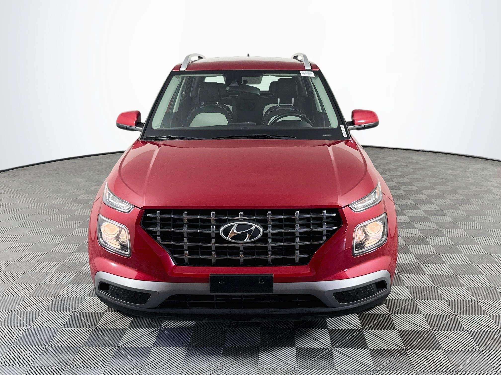 Used 2021 Hyundai Venue SEL FWD image 2