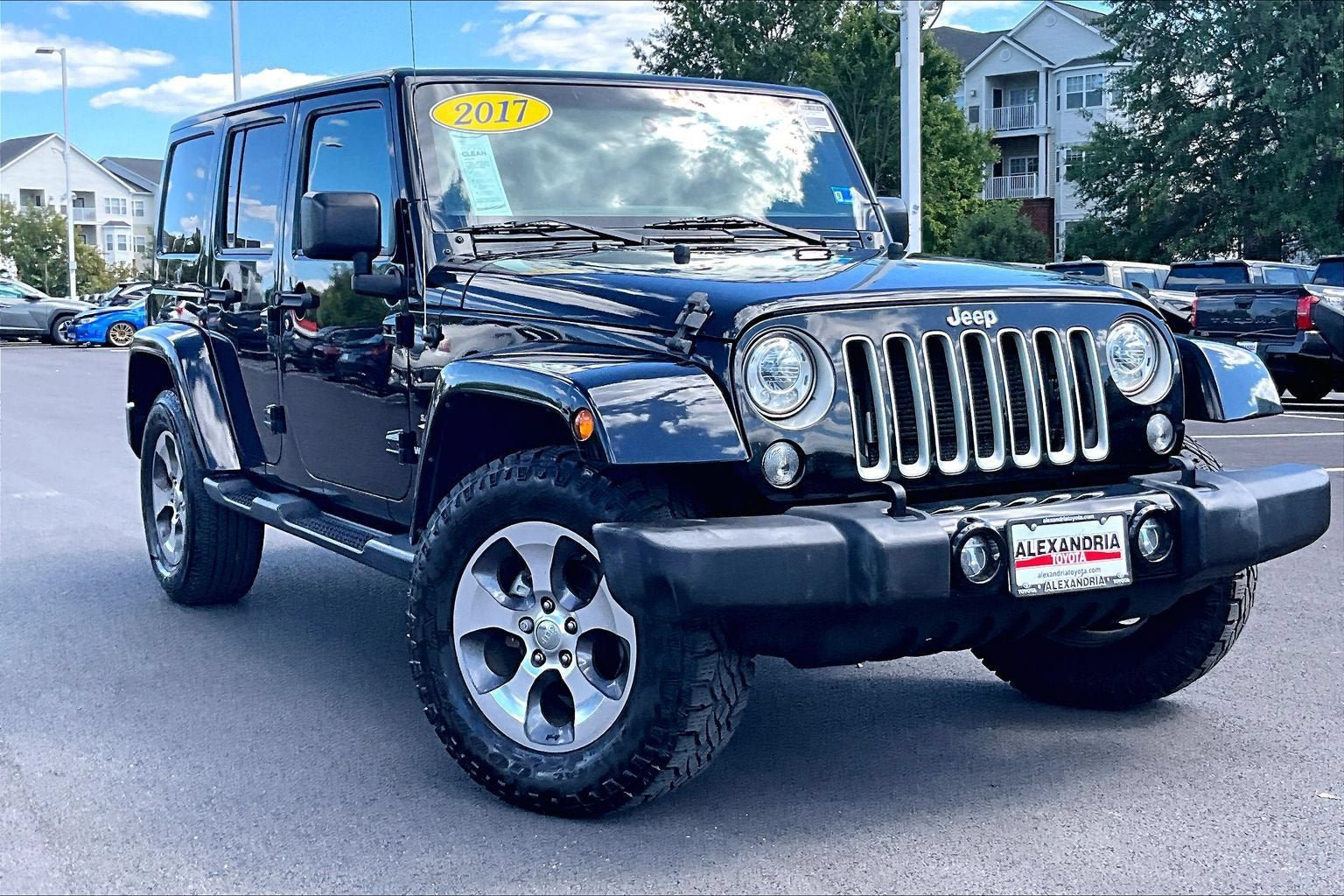 Used 2017 Jeep Wrangler Unlimited Sahara w/ Connectivity Group AWD/4WD image 2