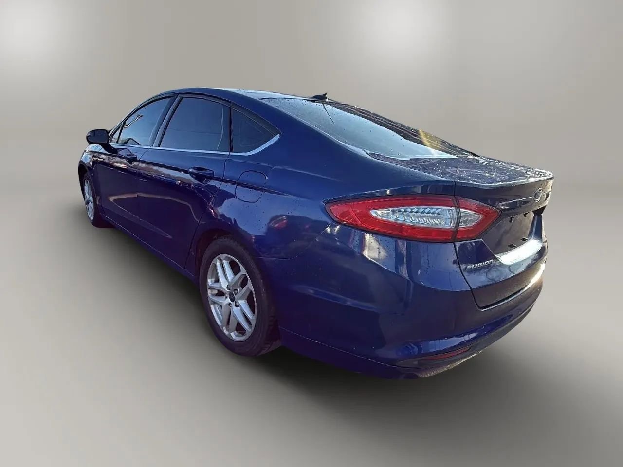 Used 2015 Ford Fusion SE image 3