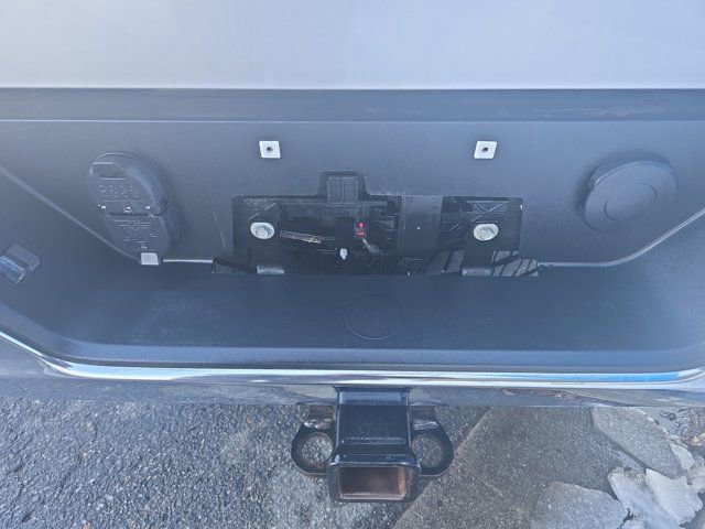 Used 2020 Chevrolet Silverado 2500 LTZ w/ LTZ Convenience Package image 16