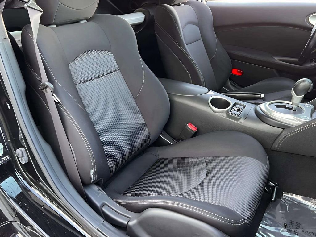 Used 2018 Nissan 370Z Coupe RWD image 12