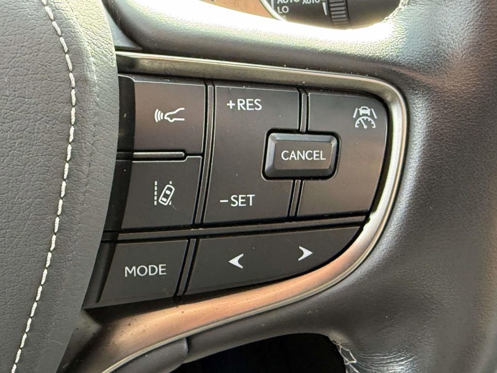 Used 2023 Lexus LS 500h AWD w/ Luxury Package image 23