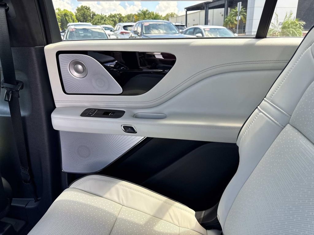 New 2025 Lincoln Aviator Black Label image 15