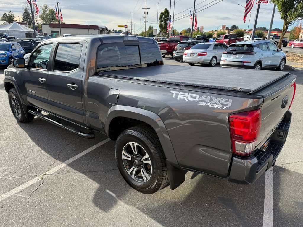 Used 2017 Toyota Tacoma TRD Sport w/ Tow Package AWD/4WD image 5