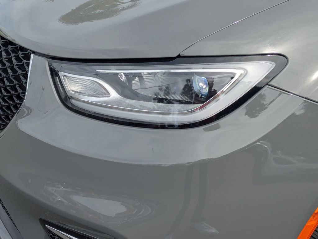 Used 2025 Chrysler Pacifica Select FWD image 11
