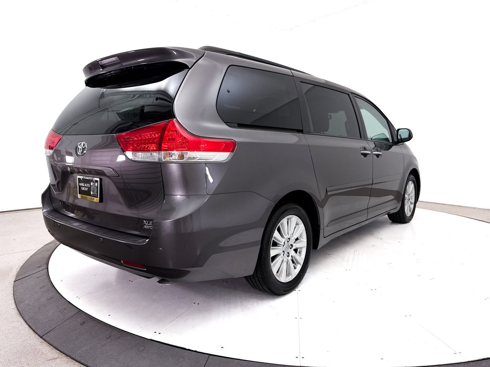 Used 2014 Toyota Sienna XLE w/ XLE Premium Package AWD/4WD image 19