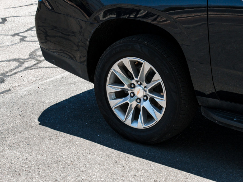 Used 2023 Chevrolet Suburban Premier RWD image 4