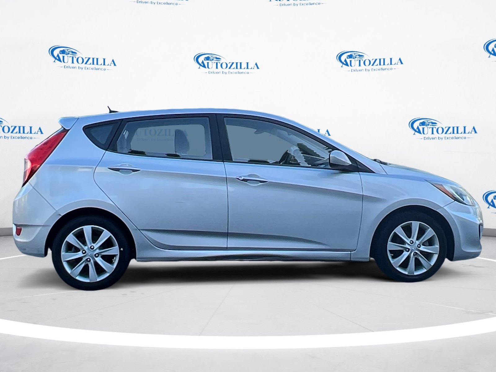 Used 2012 Hyundai Accent SE FWD image 6