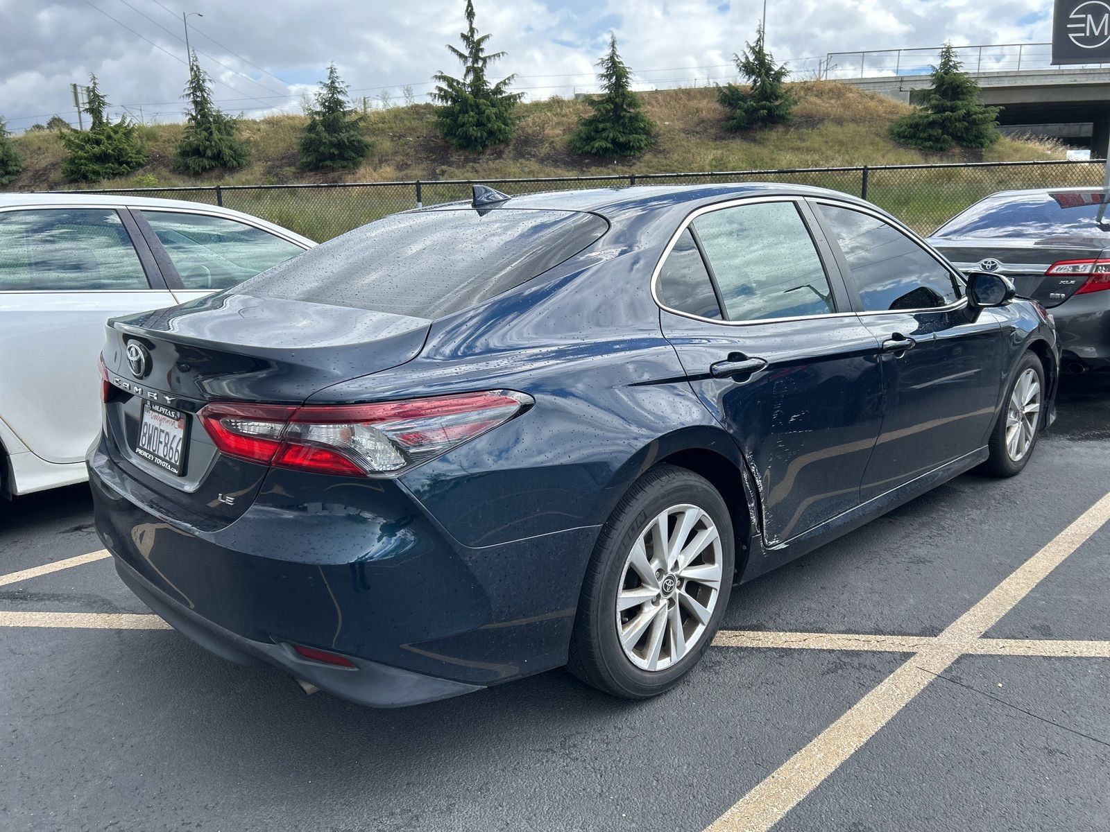 Used 2021 Toyota Camry LE w/ Convenience Package FWD image 4