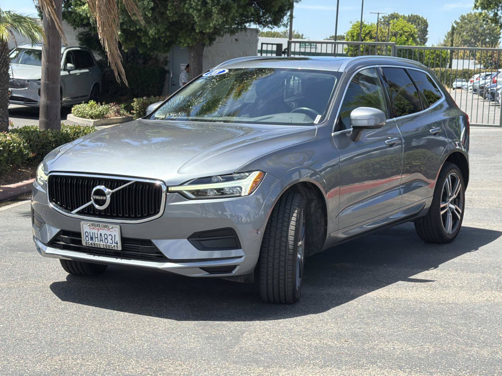 Used 2018 Volvo XC60 T5 Momentum w/ Convenience Package AWD/4WD image 3