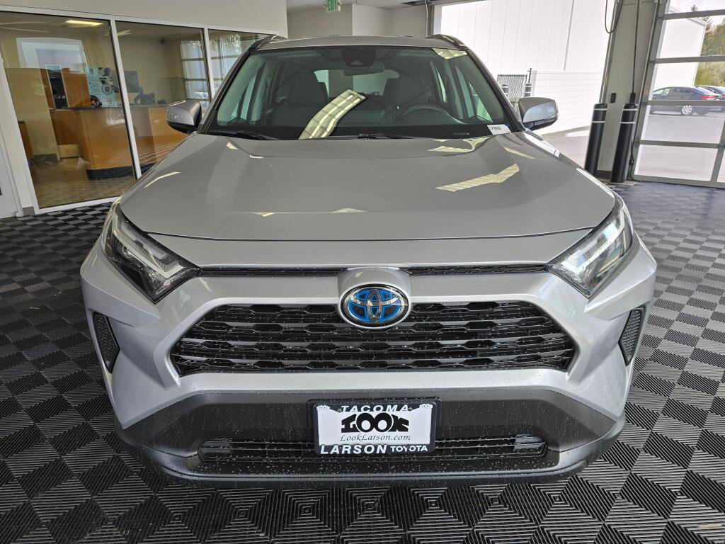 Used 2024 Toyota RAV4 XLE AWD/4WD image 8