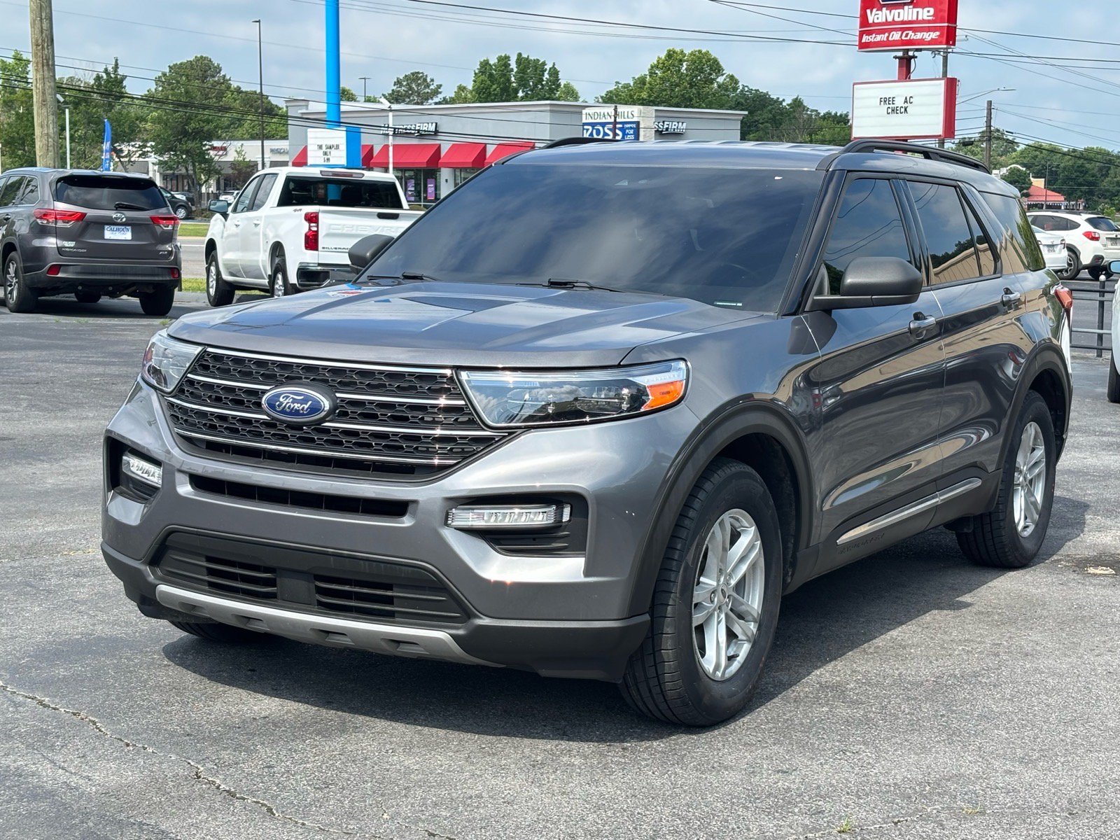 Used 2021 Ford Explorer XLT w/ Equipment Group 202A RWD image 1